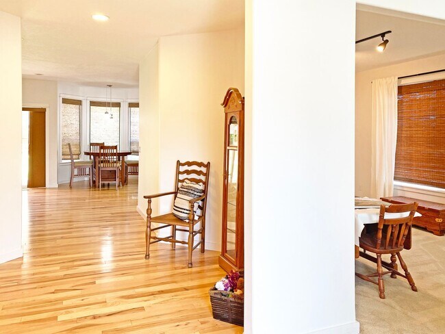 Building Photo - Beautiful Single Level Home in North Albany!