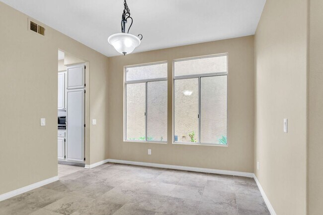 Building Photo - Beautiful 3 Bedroom/2.5 bath  detached hom...