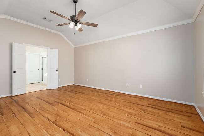 Building Photo - 8015 Sports Haven Dr