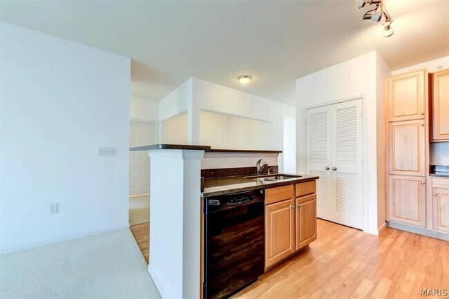 Building Photo - 1270 Strassner Dr