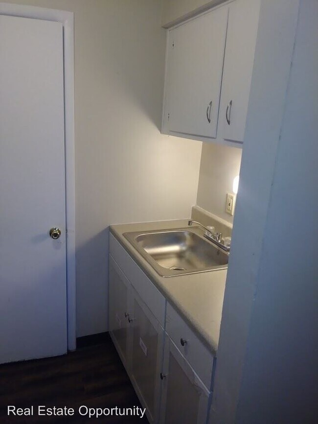 Building Photo - 460 N Nelson Rd