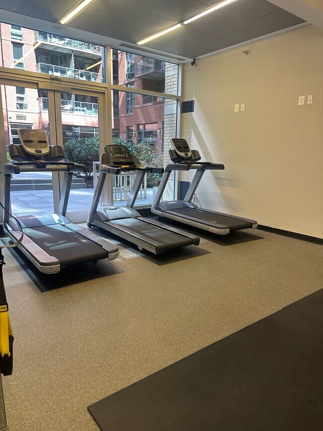 Building Photo - 1 Bedroom 1 Bath Condo Near Capitol Hill