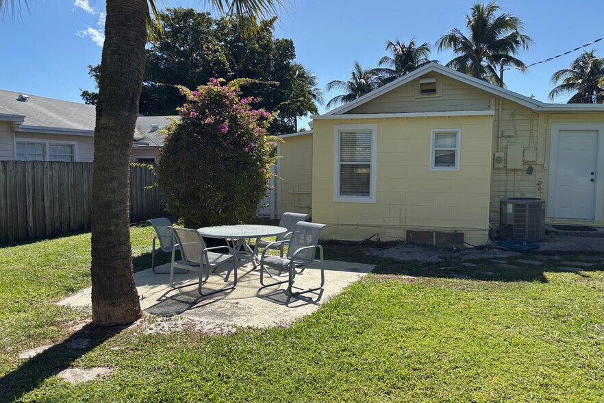 Building Photo - 419 43rd St