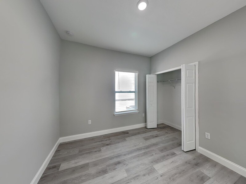 Building Photo - 8512 N Merrimac Way