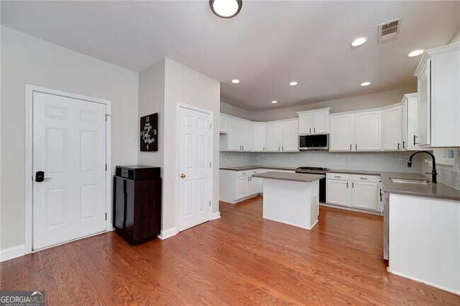 Building Photo - 1120 Bagwell Dr NW