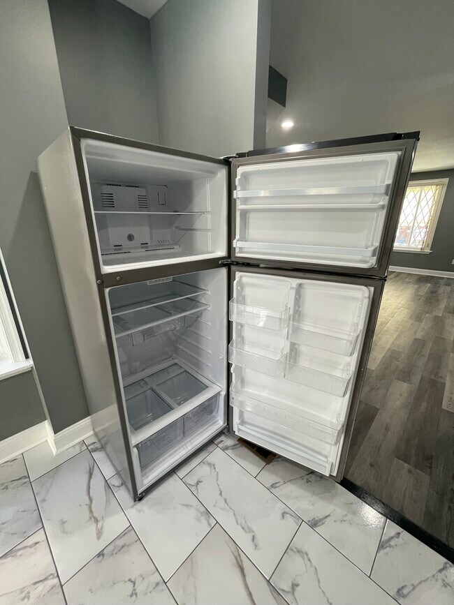 Building Photo - 1611 S Yewdall St