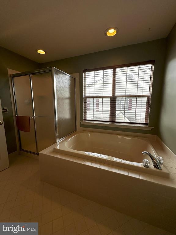 Building Photo - 147 Fringetree Dr