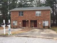 Building Photo - Townhome in Douglasville!