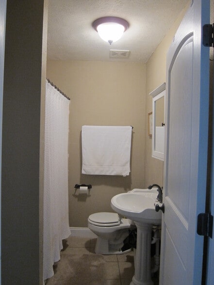 Second floor full bathroom (shared). - 1525 South 7th Street
