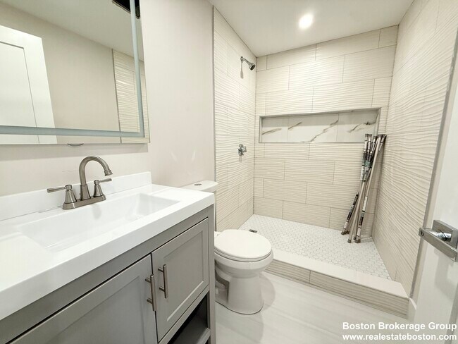 Building Photo - 10 Cawfield St