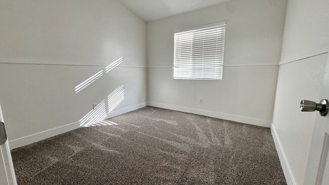 Building Photo - Beautiful Single Story Home Ready for Immediate Move-In