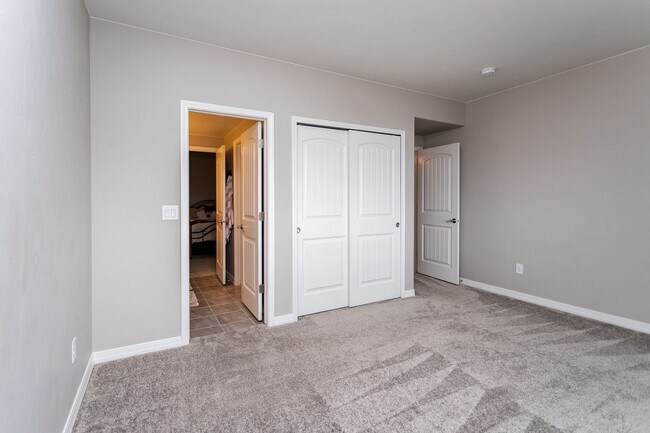 Building Photo - Spacious 4-Bedroom Home in Prestigious For...
