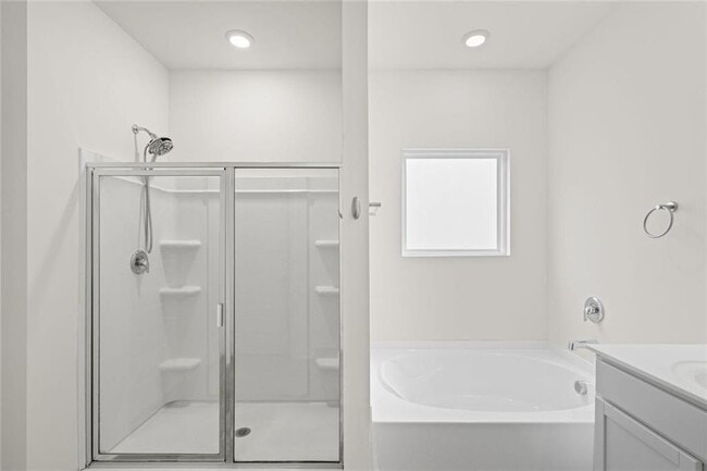 Building Photo - 166 Champlain Rd