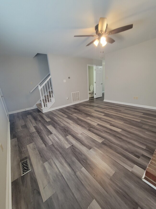 Building Photo - 100 Bramble Ct