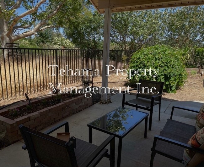 Building Photo - 2 bed 2 bathroom home in the El Camino/Gerber Area Available Unfurnished or Furnished