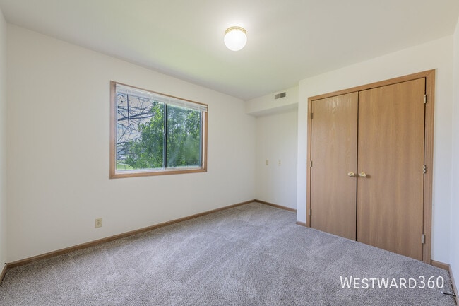 Building Photo - 915 Spiros Ct