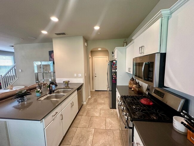 Building Photo - Stunning 3-Bed, 2.5-Bath Home Near Clovis ...