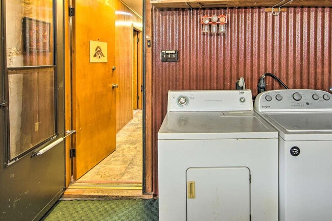 Building Photo - 928 Welch Ln