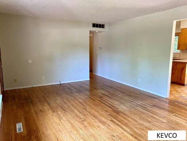 Building Photo - Wide Ranch Home in Campus West Near Foothills