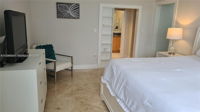 Building Photo - 6917 Collins Ave