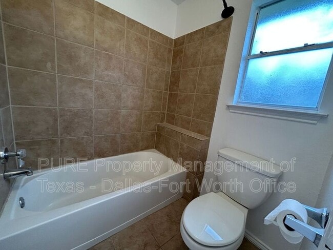 Building Photo - 731 Bluebonnet Dr