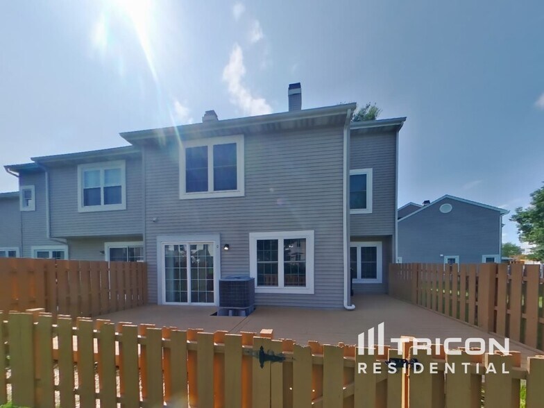 Building Photo - 5200 Plantation Ct