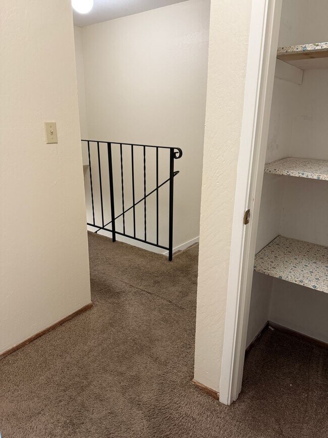 Building Photo - 1489 St James Pky