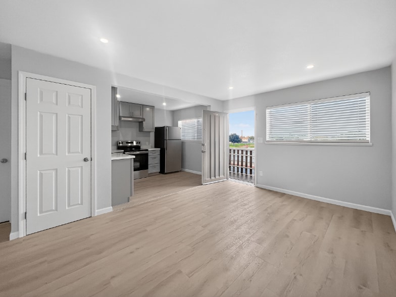 Building Photo - 408 W 19th St