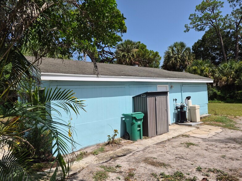 Building Photo - 7303 Roberts Rd
