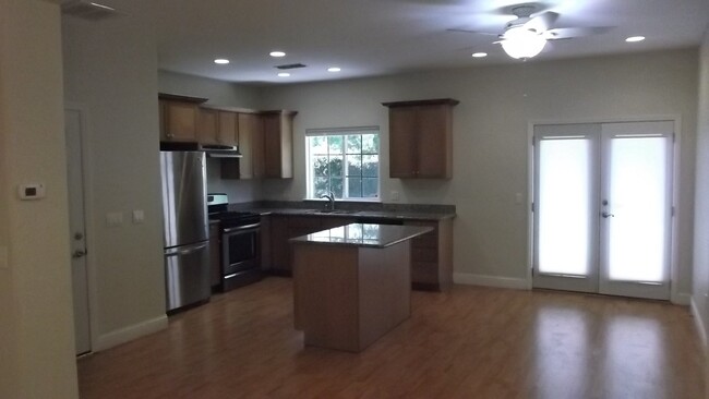 Building Photo - Excellent home 3bed/2bath home near UC Dav...