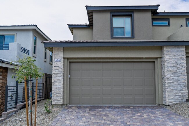 Building Photo - Beautiful 3 bed Townhome in Summerlin