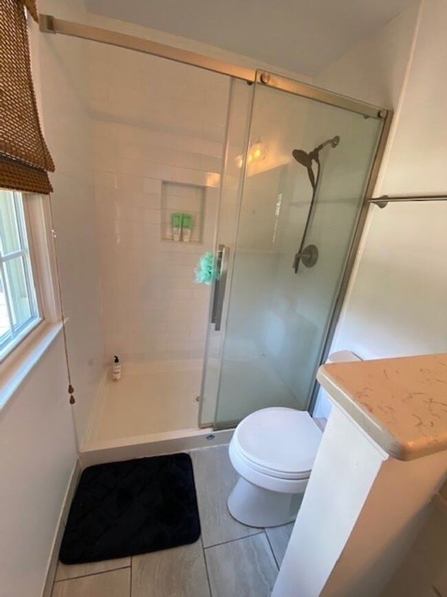 Building Photo - Welcome to this stunning fully furnished 4...