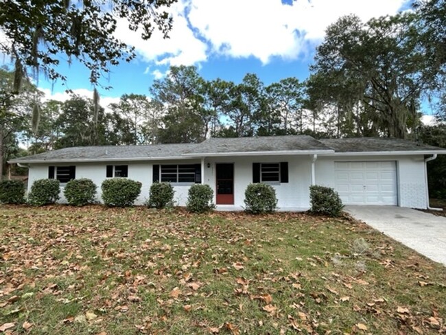 Building Photo - Crystal River 3/2/1 located near US 19 and...