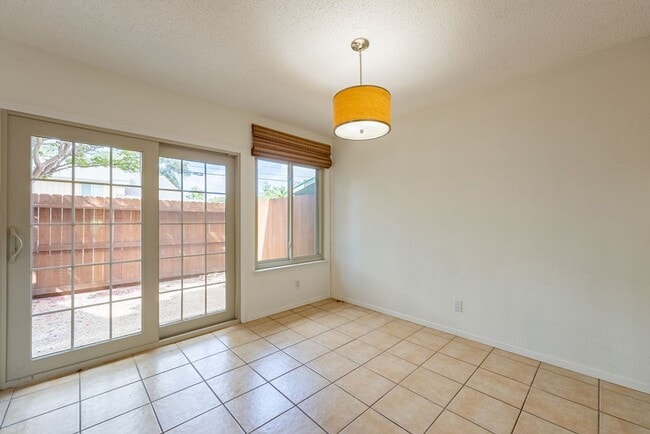 Building Photo - 9604 Blue Creek Ln