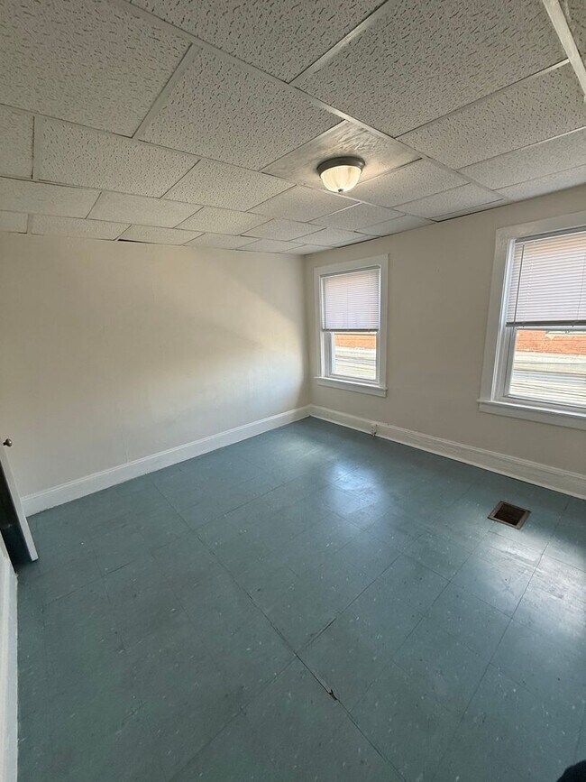 Building Photo - 3005 Hartville St