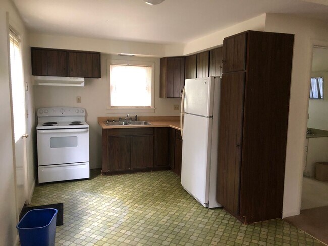 Building Photo - English Ave - 5227