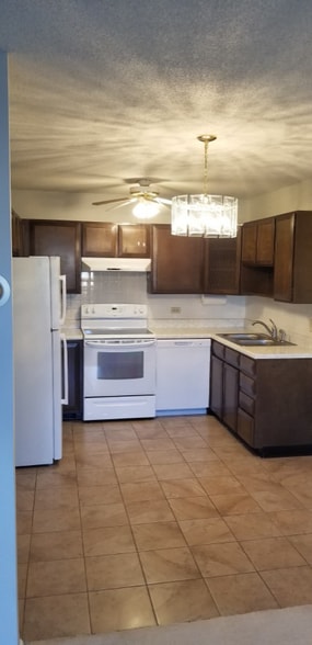 Building Photo - 710 S Alton Way