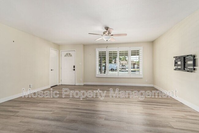 Building Photo - 104 E La Jolla Dr