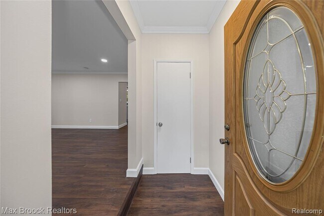 Building Photo - 6695 Lahser Rd