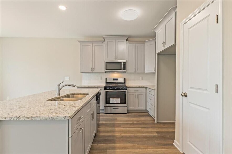 Building Photo - 978 Valley Rock Dr