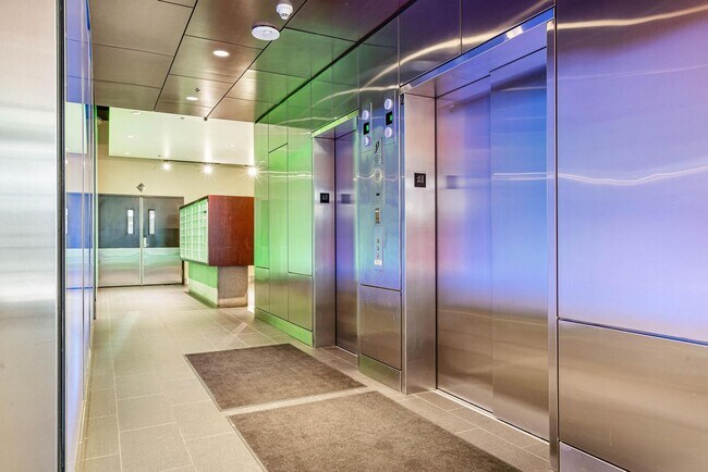 Building Photo - Stylish, south-facing 1-bdrm/1-bath loft in the Pearl—Deeded parking & storage