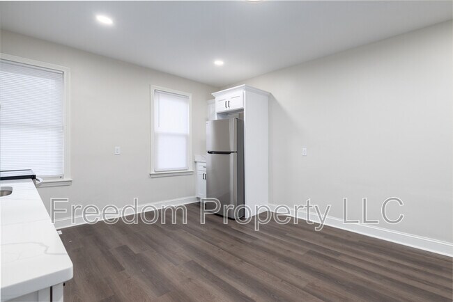 Building Photo - 120 Whiting St