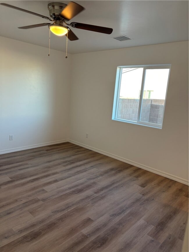 Building Photo - 915 E Berk Ave
