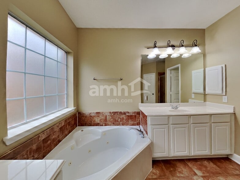 Building Photo - 12311 Amanda Pines Dr