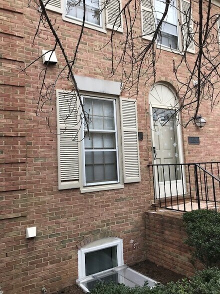 Building Photo - 4410 Washington Blvd