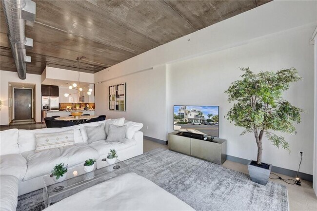 Building Photo - 110 SE 2nd St