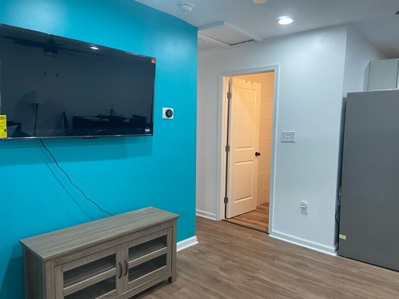 Smart TV - 311 Penniman Rd