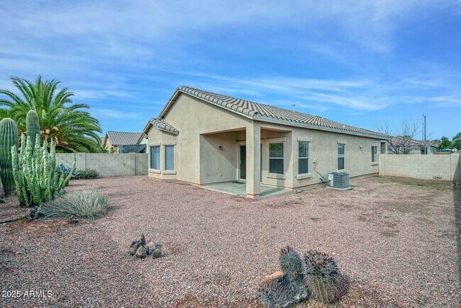 Building Photo - 17149 W Saguaro Ln