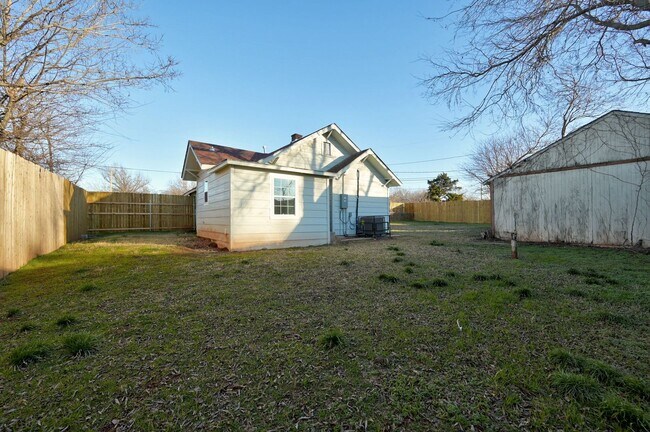 Building Photo - Cute 2BD/1BTH Home in the Heart of OKC Near OU Medical Center
