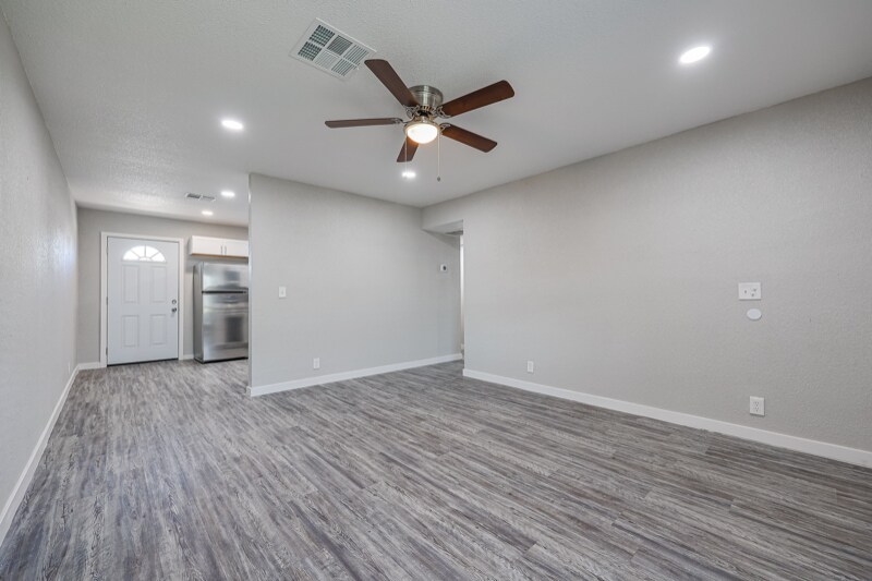 Building Photo - 1159 W Drummer Ave